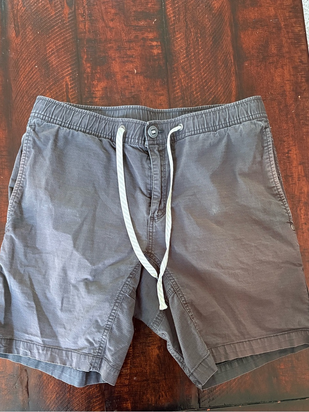 Vuori Gray Shorts in Medium